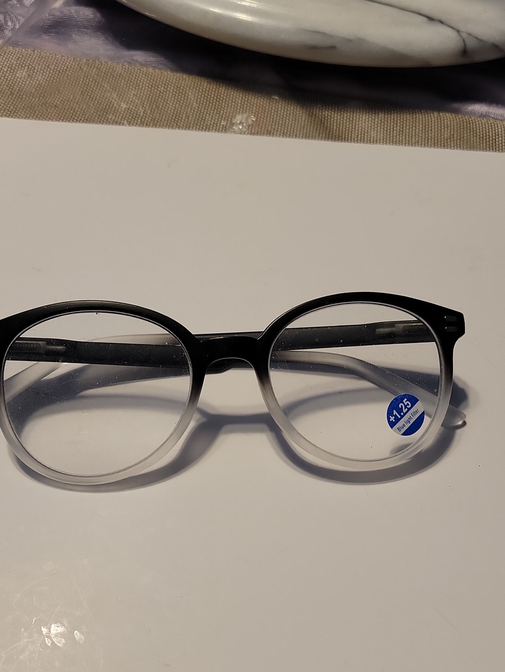 Round Gradient Black to Clear Reading Glasses +1.25